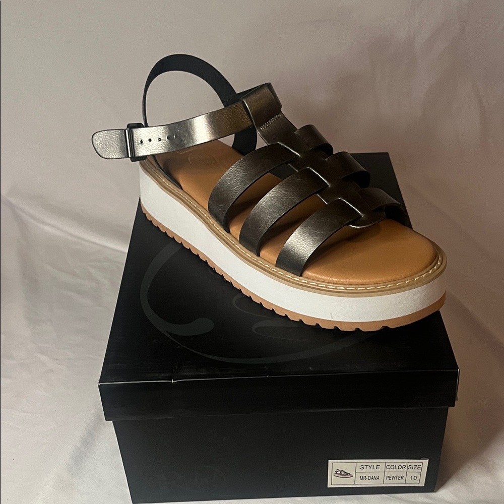 Stylish Women's Pewter Sandals